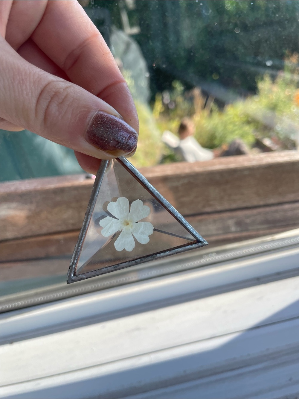 Handmade Triangle Pressed Flower Suncatcher – White flowers
